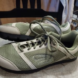 Oesh Ladies Shoes, sz 8.5, light Green/White Mesh, Comfort Shoes